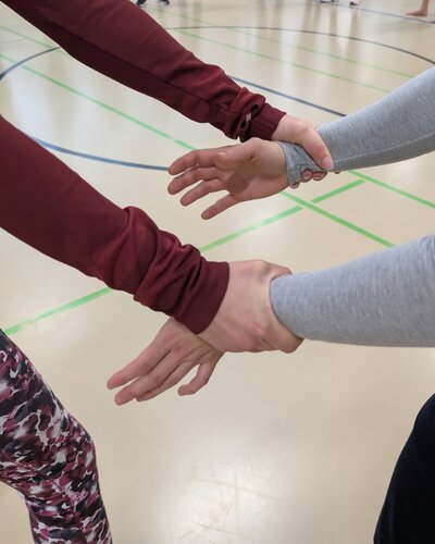  In der Klasse 6a unserer Elisabeth-Abegg-Grundschule fand ein Selbstverteidigungskurs statt.
Die Schülerinnen und...